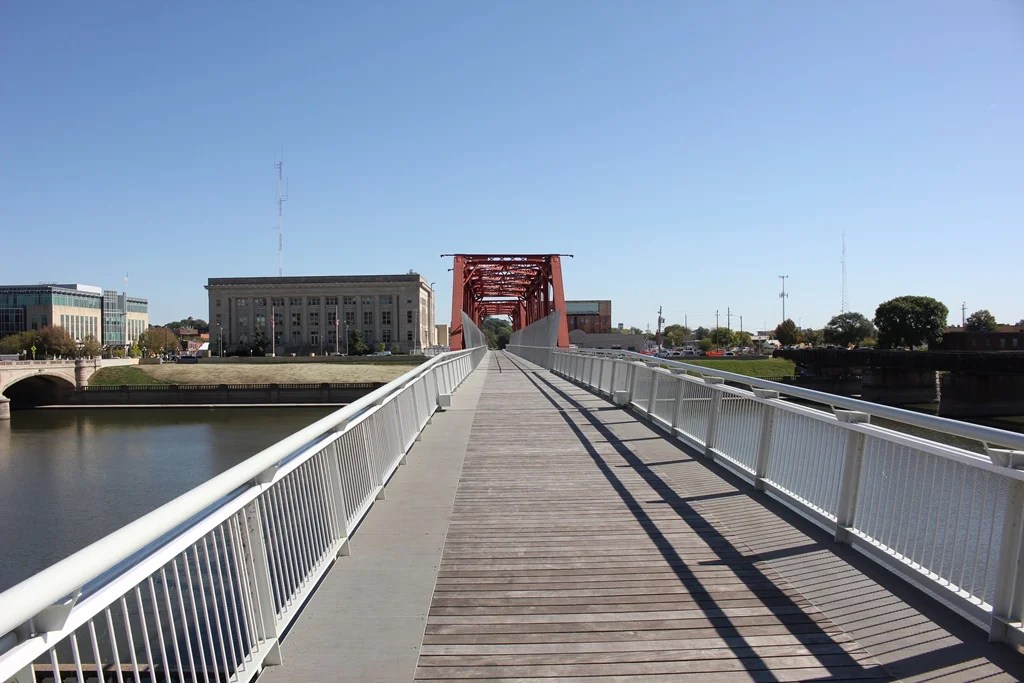 Des Moines Red Bridge
